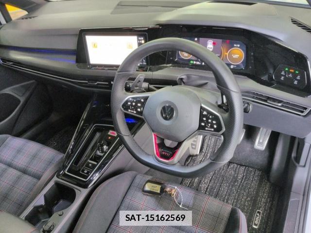 VolksWagen GOLF GTI 2022-10 7872174-5