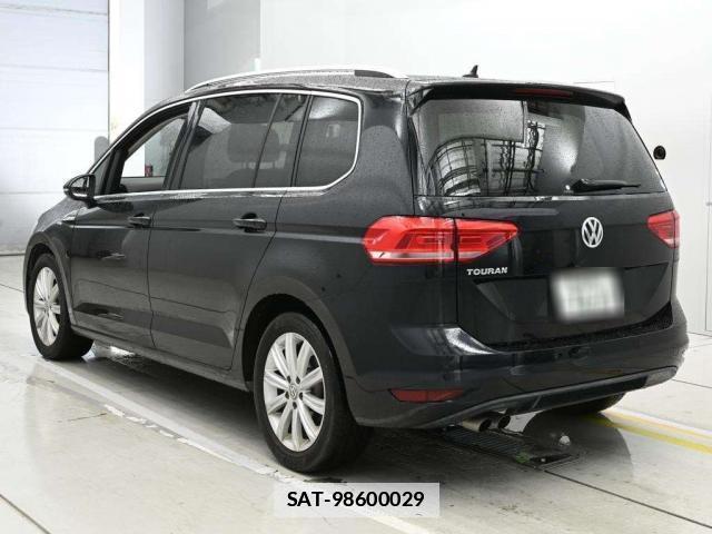 VolksWagen GOLF TOURAN 2018-08 7871184-1