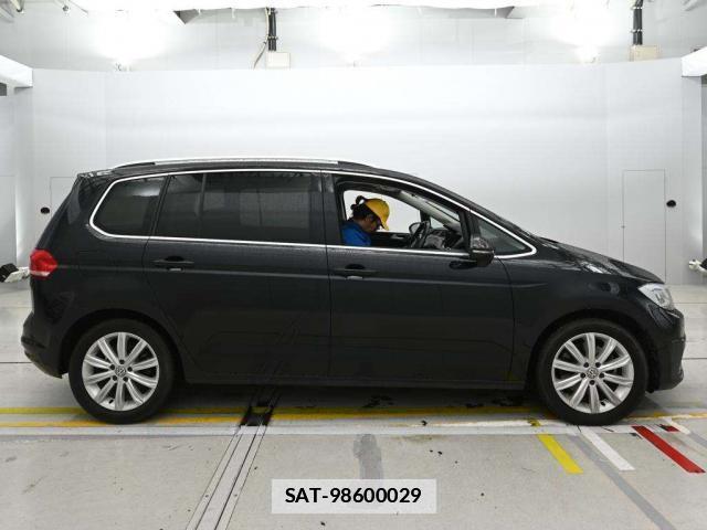 VolksWagen GOLF TOURAN 2018-08 7871184-11
