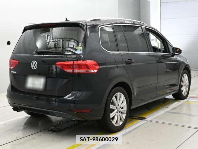 VolksWagen GOLF TOURAN 2018-08 7871184-4