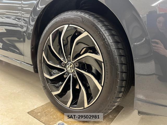 VolksWagen GOLF 2023-10 7871491-17