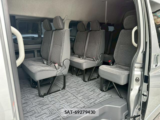 Toyota HIACE COMMUTER 2026-06 7871756-5