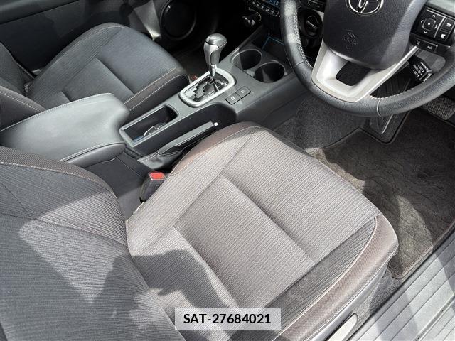 Toyota HILUX 2021-06 7870480-13