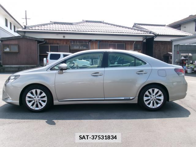 Lexus HS 2016-03 7868959-10