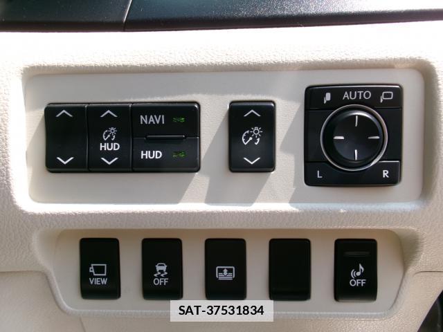 Lexus HS 2016-03 7868959-17