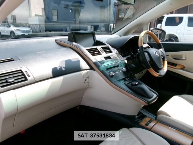 Lexus HS 2016-03 7868959-5