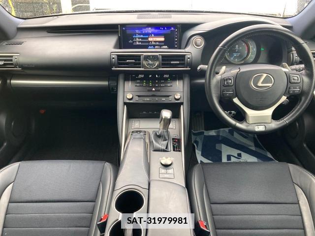 Lexus IS 2018-02 7868343-1