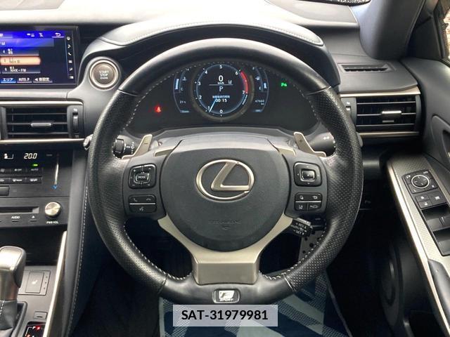 Lexus IS 2018-02 7868343-10