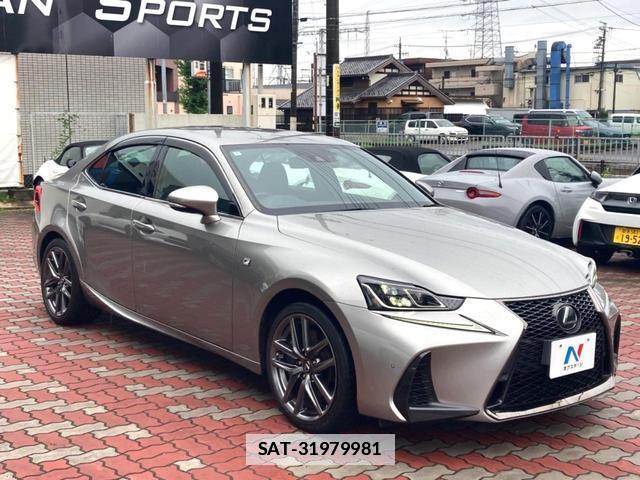 Lexus IS 2018-02 7868343-15