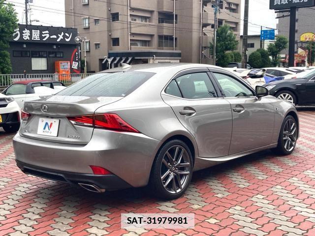 Lexus IS 2018-02 7868343-16