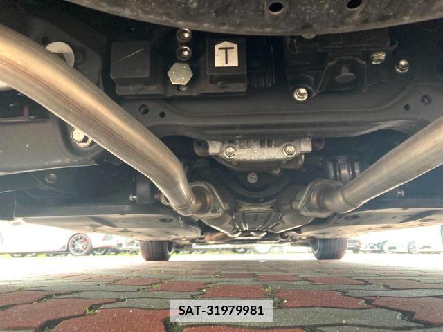 Lexus IS 2018-02 7868343-18