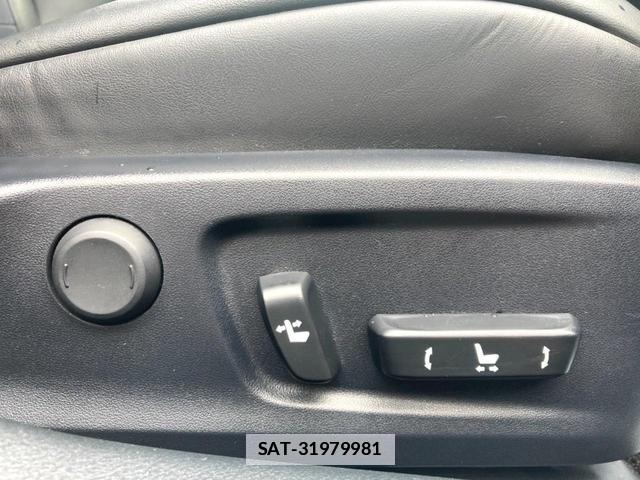 Lexus IS 2018-02 7868343-5