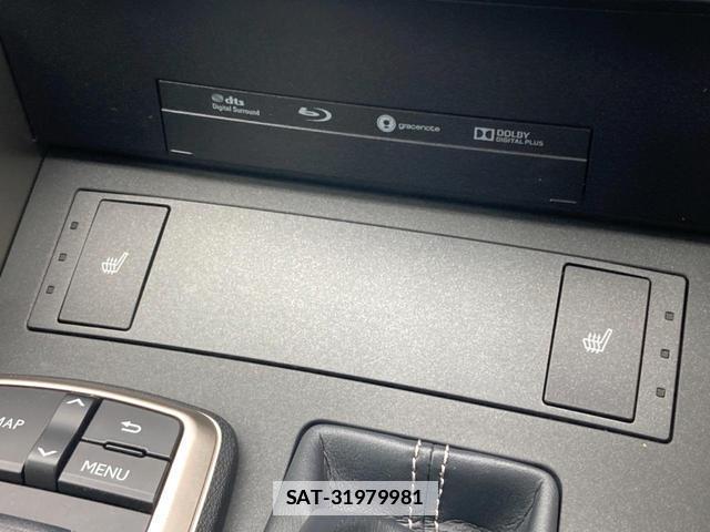 Lexus IS 2018-02 7868343-6
