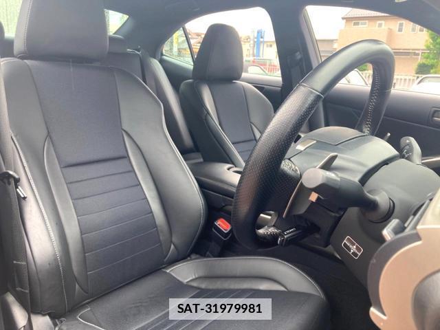 Lexus IS 2018-02 7868343-7