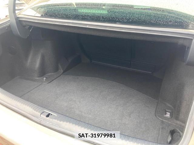 Lexus IS 2018-02 7868343-9