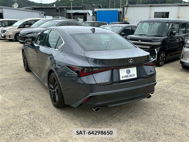 Lexus IS 2021-06 7871475-11