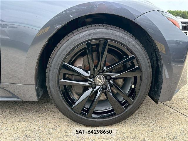 Lexus IS 2021-06 7871475-15