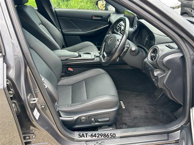 Lexus IS 2021-06 7871475-16