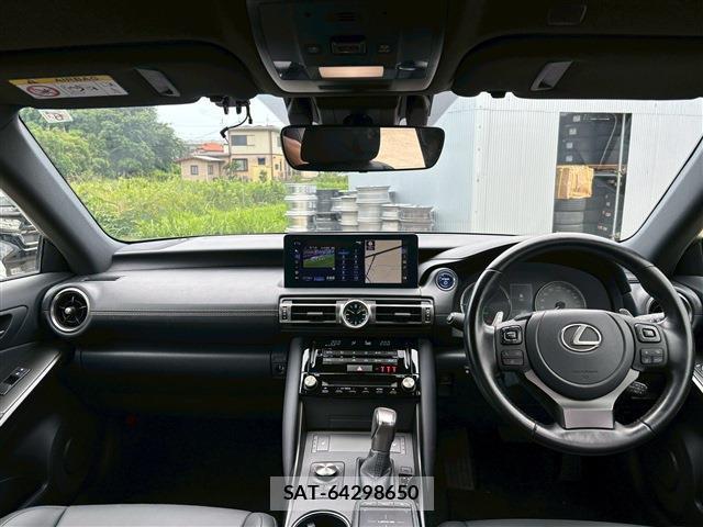 Lexus IS 2021-06 7871475-2