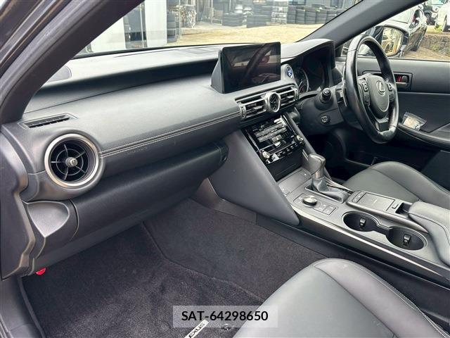 Lexus IS 2021-06 7871475-3