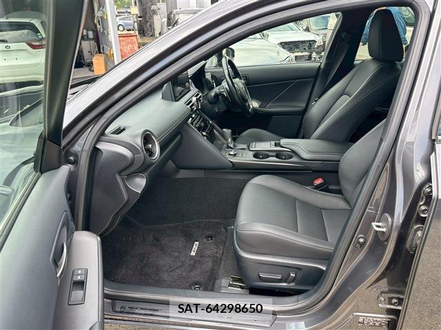 Lexus IS 2021-06 7871475-4