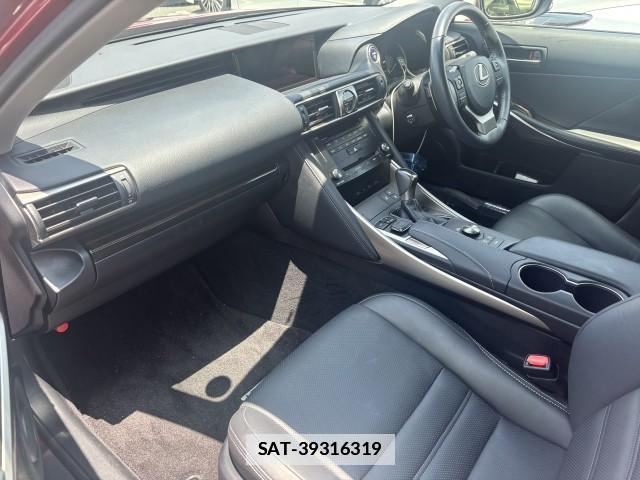 Lexus IS 2017-07 7871691-2