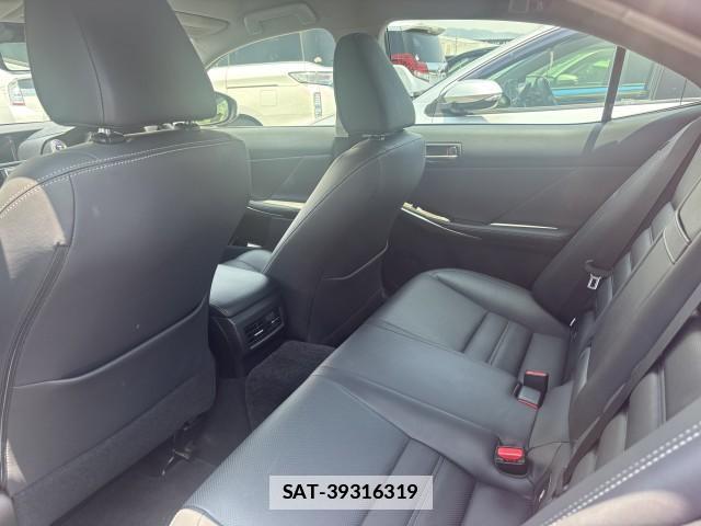 Lexus IS 2017-07 7871691-3
