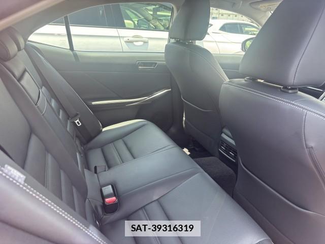 Lexus IS 2017-07 7871691-6