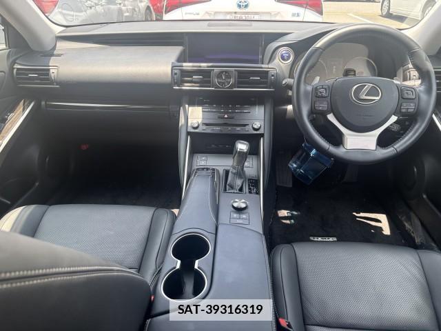 Lexus IS 2017-07 7871691-7