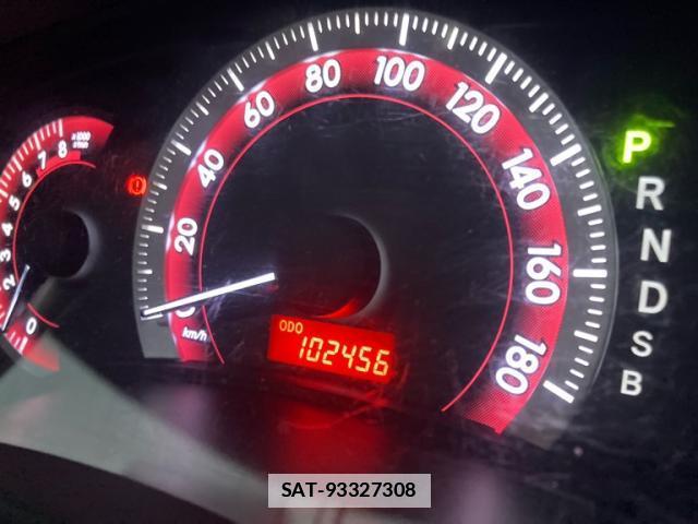 Toyota ISIS 2012-02 7868627-16