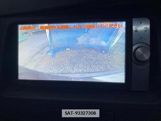 Toyota ISIS 2012-02 7868627-18
