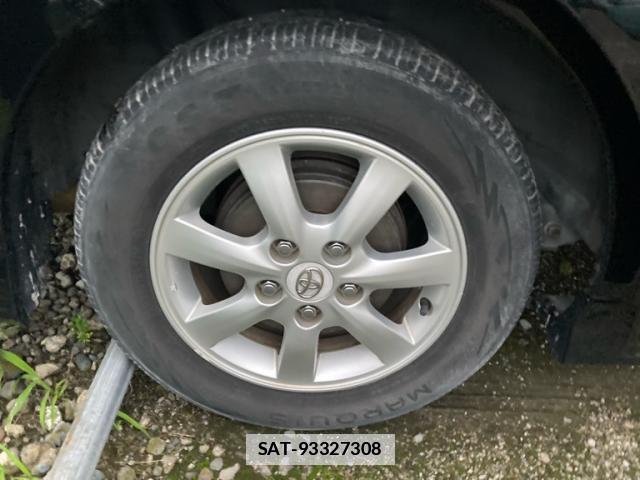 Toyota ISIS 2012-02 7868627-3