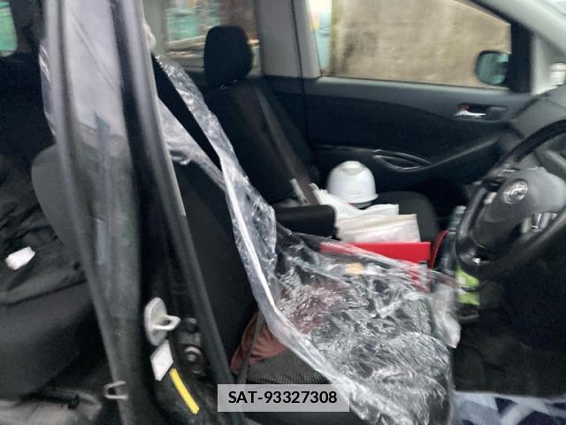 Toyota ISIS 2012-02 7868627-7