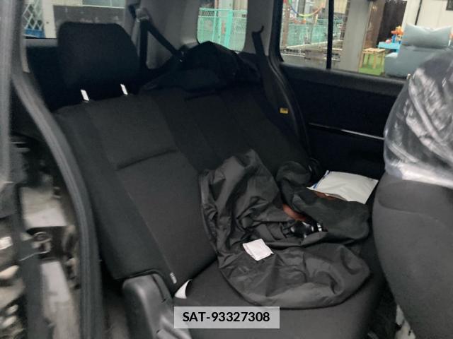 Toyota ISIS 2012-02 7868627-9