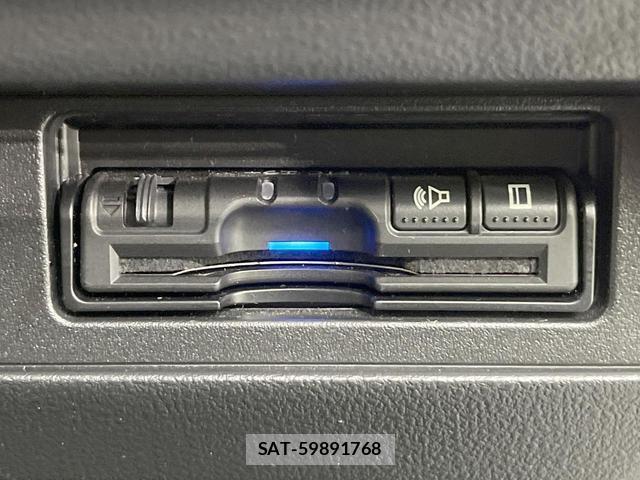 Nissan JUKE 2018-10 7869002-4