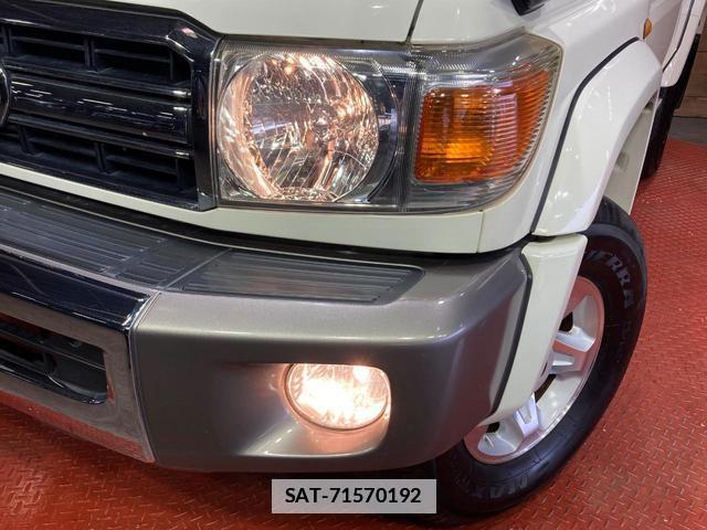 Toyota Land Cruiser 70 2015-02 7867406-11