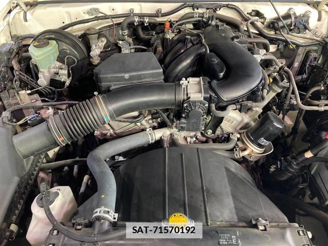 Toyota Land Cruiser 70 2015-02 7867406-17