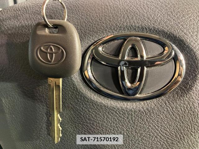 Toyota Land Cruiser 70 2015-02 7867406-5
