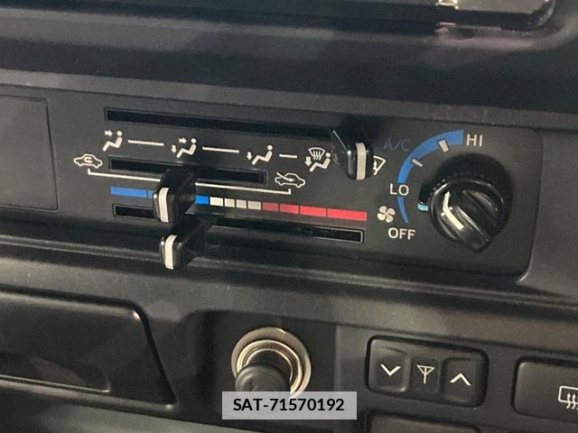 Toyota Land Cruiser 70 2015-02 7867406-6