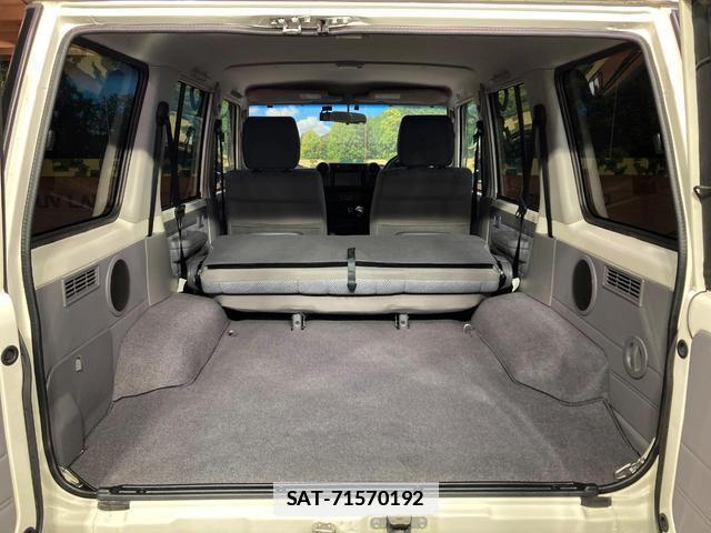 Toyota Land Cruiser 70 2015-02 7867406-9