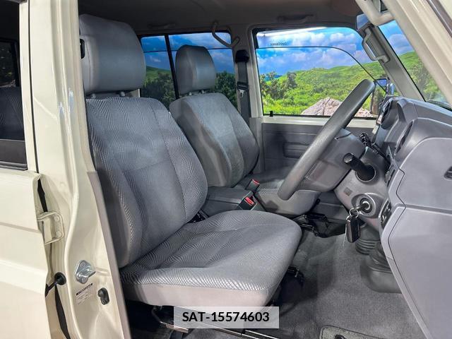 Toyota Land Cruiser 70 2014-09 7871299-7