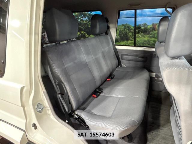 Toyota Land Cruiser 70 2014-09 7871299-8