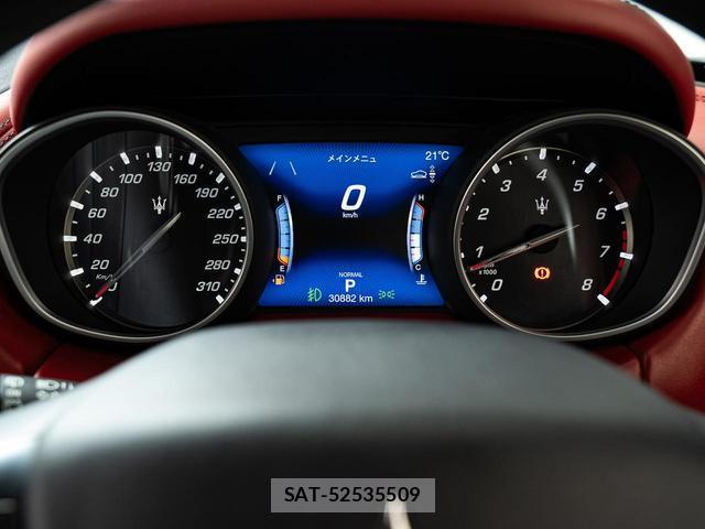 Maserati LEVANTE 2021-04 7870383-12