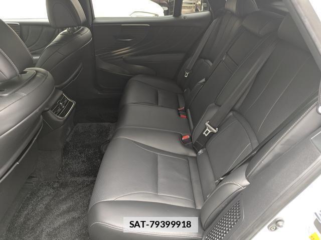 Lexus LS 2018-03 7867366-19