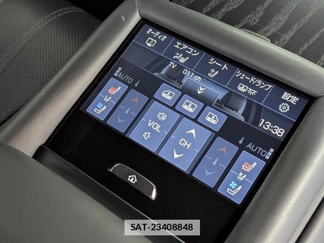 Lexus LS 2021-05 7867367-10