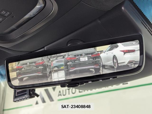 Lexus LS 2021-05 7867367-13