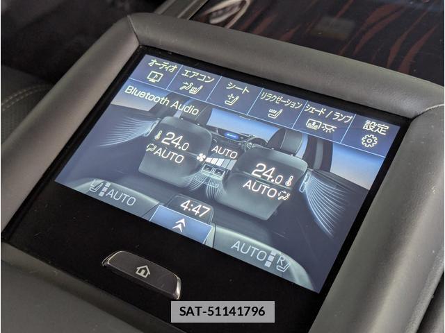 Lexus LS 2018-06 7867369-11