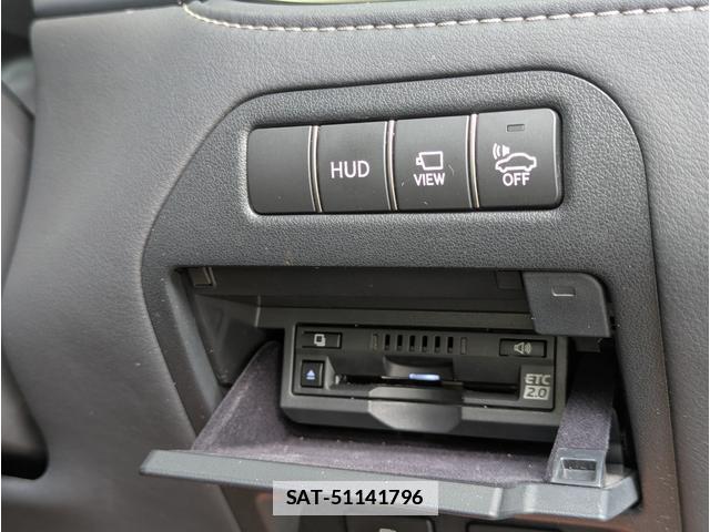 Lexus LS 2018-06 7867369-17