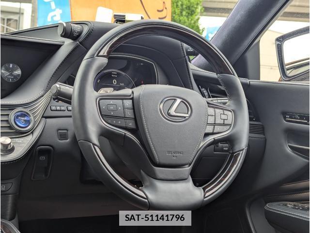 Lexus LS 2018-06 7867369-4