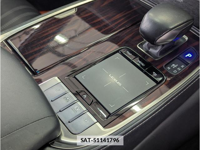Lexus LS 2018-06 7867369-7